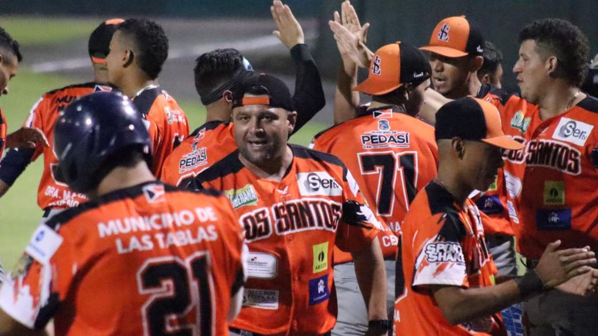 Béisbol Mayor 2023: Los Santos y Colón están a uno de la final