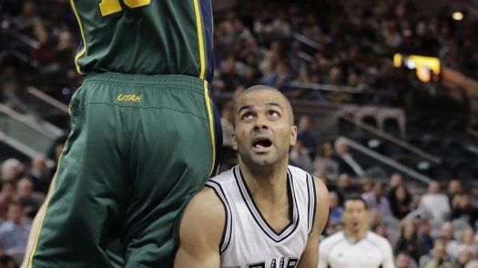 Spurs, 13-0 de local tras vencer a Utah