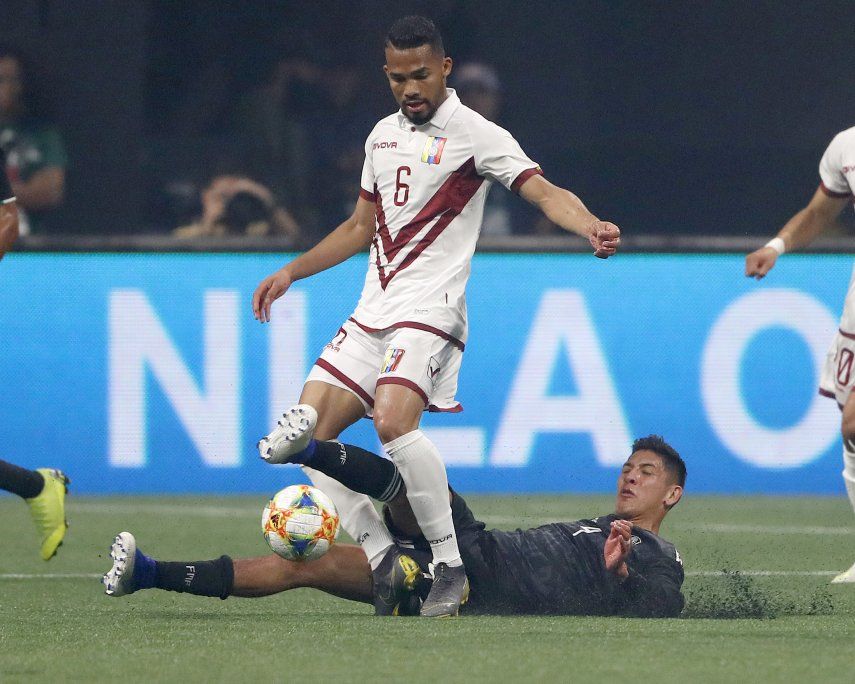 Lesión de Álvarez no es grave, sigue con México en Copa Oro
