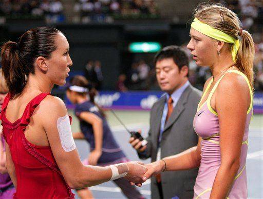Sharapova gana tí­tulo en Japón por retiro de Jankovic