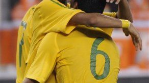 Neymar y Pato dan a Brasil la victoria