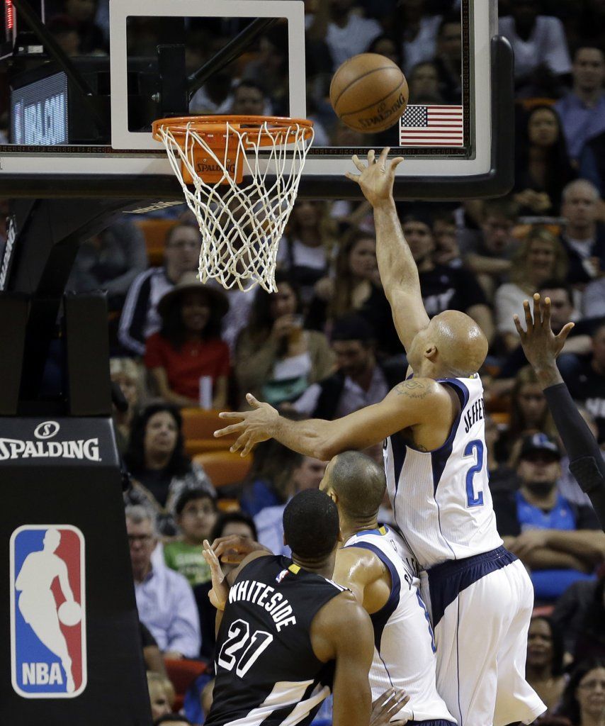 Mavericks humillan al Heat con paliza