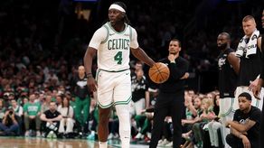 NBA: Celtics esperan a Jrue Holiday para inicio de las semifinales