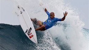 Estadounidense Slater impone marca con 10mo cetro mundial en surf