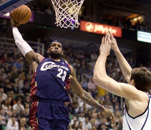 LeBron James nuevamente lleva al triunfo al Jazz