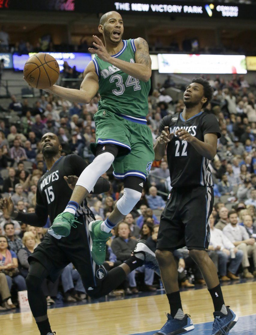 Parsons luce en la prórroga y Mavs superan a Wolves