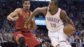 Durant logra triple doble al guiar al Thunder ante Hawks