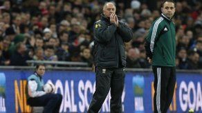 Inglaterra estropea retorno de Scolari con Brasil