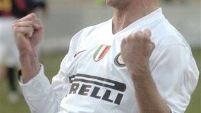 Argentino Cambiasso anota en triunfo del Inter