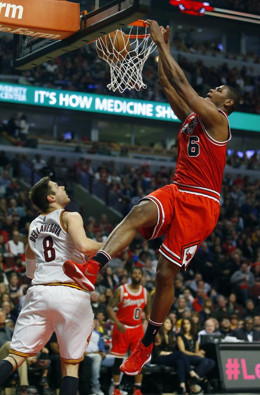 Bulls vencen a Cavs y siguen vivos