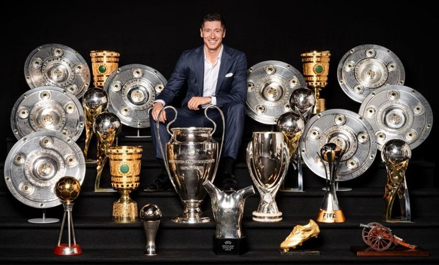 Robert Lewandowski regresó a Múnich y se despidió de todo el plantel