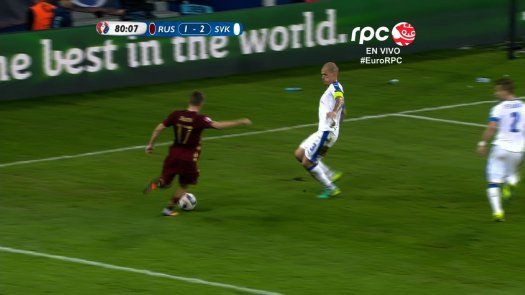 Eslovaquia se prende al vencer 2-1 a Rusia