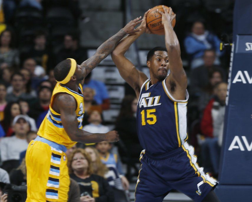Con doble doble de Favors, Jazz vence a Nuggets