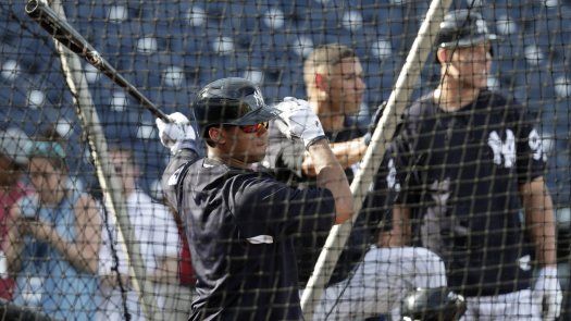 El quarterback Russell Wilson entrena con los Yanquis