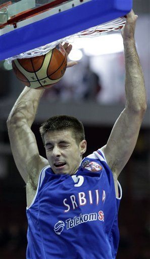 Serbia elimina a Rusia y avanza a semifinales en Eurobasket