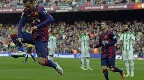 Messi celebra doblete y Suárez