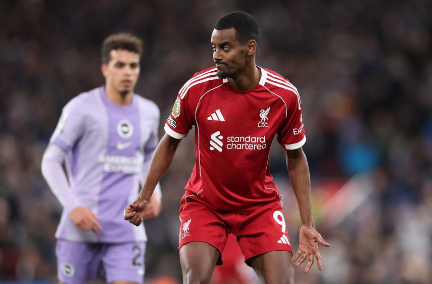 Alexander Isak será baja con el Liverpool por fractura de peroné