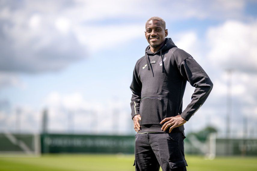 El Norwich City presenta de formal oficial al panameño José Córdoba