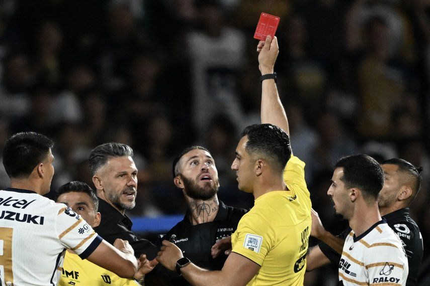 Sergio Ramos es criticado en México por una patada a su rival