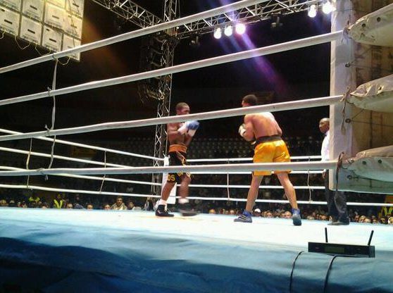 Metralleta Mosquera vence a Erick Bone y retiene título