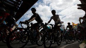 El kazajo Lutsenko gana la quinta etapa de la Vuelta