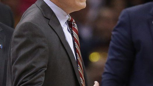 NBA multa con 25.000 dólares a entrenador de Hawks