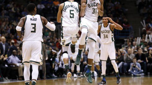 Bucks colocan marca de 76ers en 1-30 con triunfo de 113-100