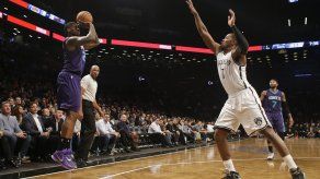 Hornets dominan a Nets en duelo crucial en el Este