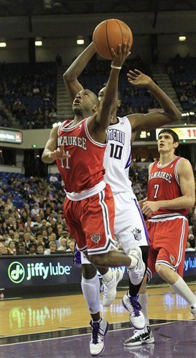 NBA: Bucks 84, Kings 79; Boykins anota 19