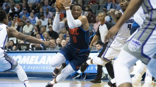 Westbrook anota 32 puntos en triunfo de del Thunder sobre los Clippers