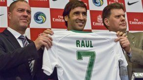 Raúl anuncia su retiro del fútbol