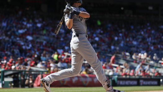 Yelich consigue su 1er grand slam, en triunfo de Cerveceros