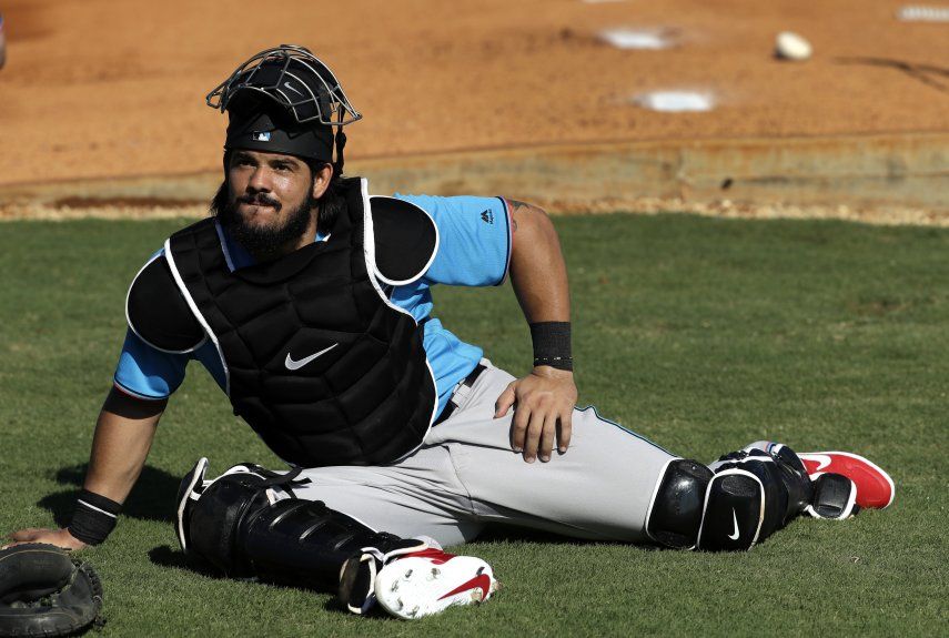 Marlins pone en reposo a Alfaro por inflamación en rodilla
