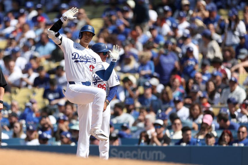 MLB: Shohei Ohtani debutó de gran forma ante su público