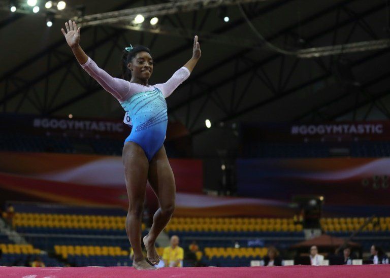 Cuarto título mundial récord para estadounidense Simone Biles en concurso general
