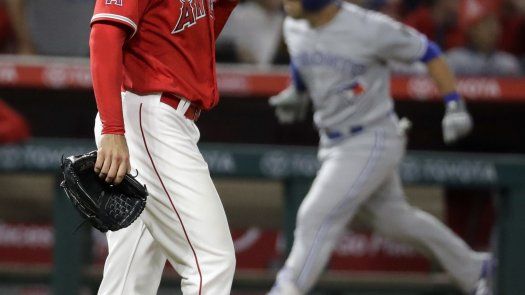 Azulejos rompen racha de derrotas y derrotan 4-1 a Angelinos