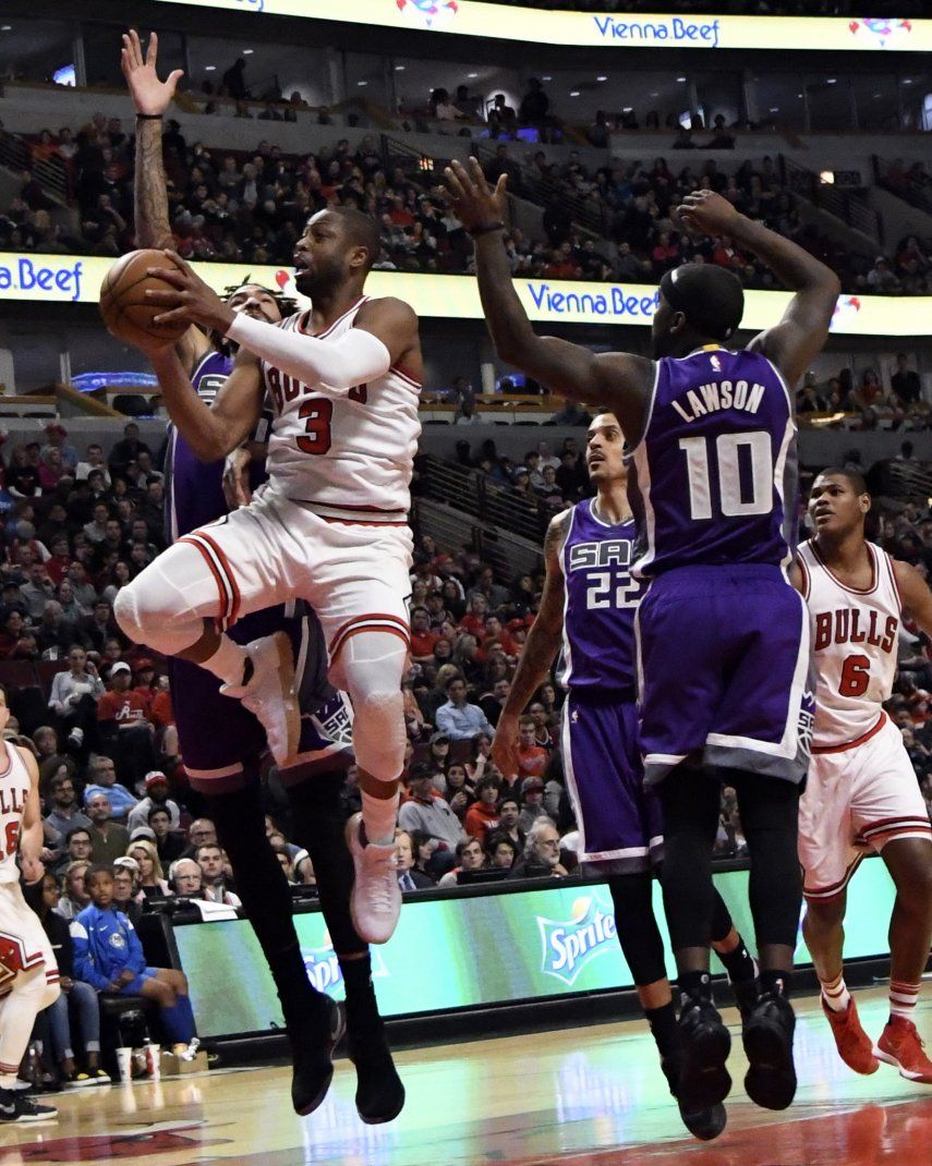 Wade ayuda con 30 puntos y varios robos en triunfo de Bulls