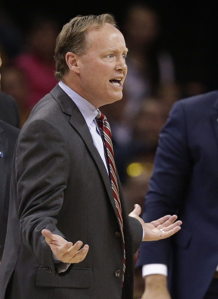 NBA multa con 25.000 dólares a entrenador de Hawks