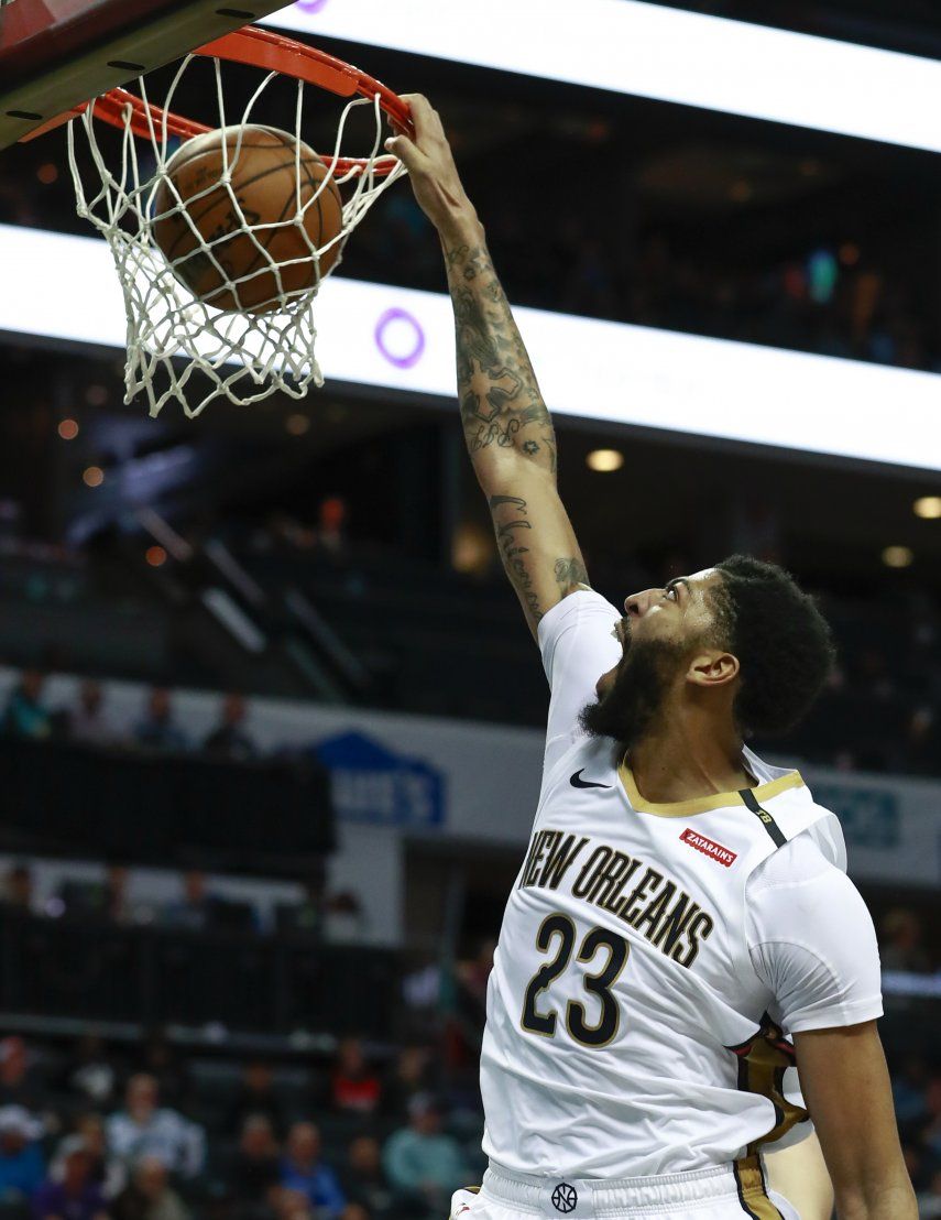 Davis hace de todo por Pelicans ante Hornets