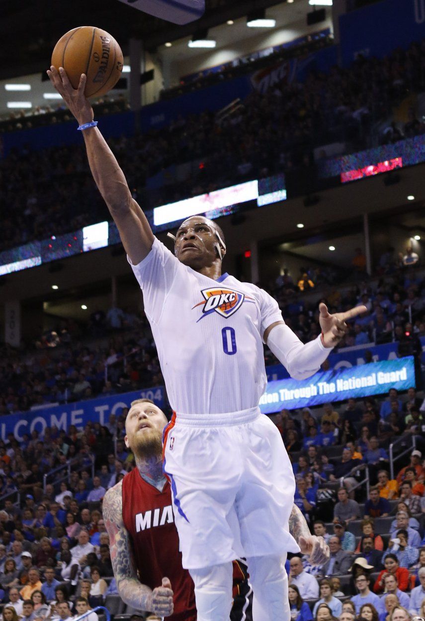 Otro triple-doble de Westbrook, el Thunder vence a Miami