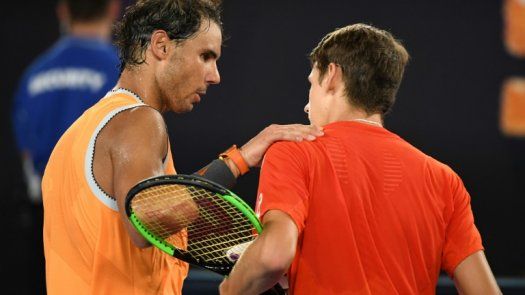Nadal y Federer siguen fuertes en Australia; Sharapova gana a Wozniacki