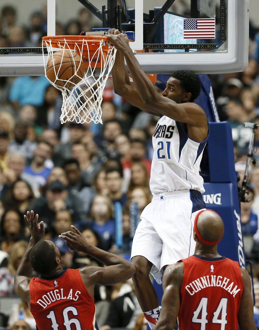 Pelicans se hunden 0-6 tras caer en Dallas