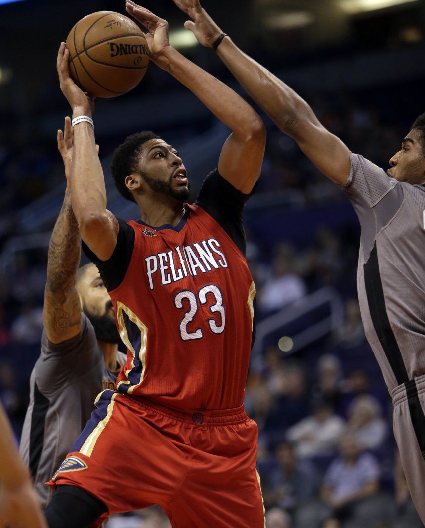 Davis guía a Pelicans en victoria sobre Suns por 110-108