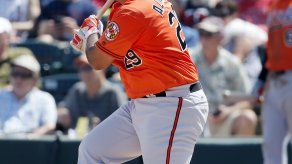 Pedro Álvarez debuta en pretemporada y conecta doble