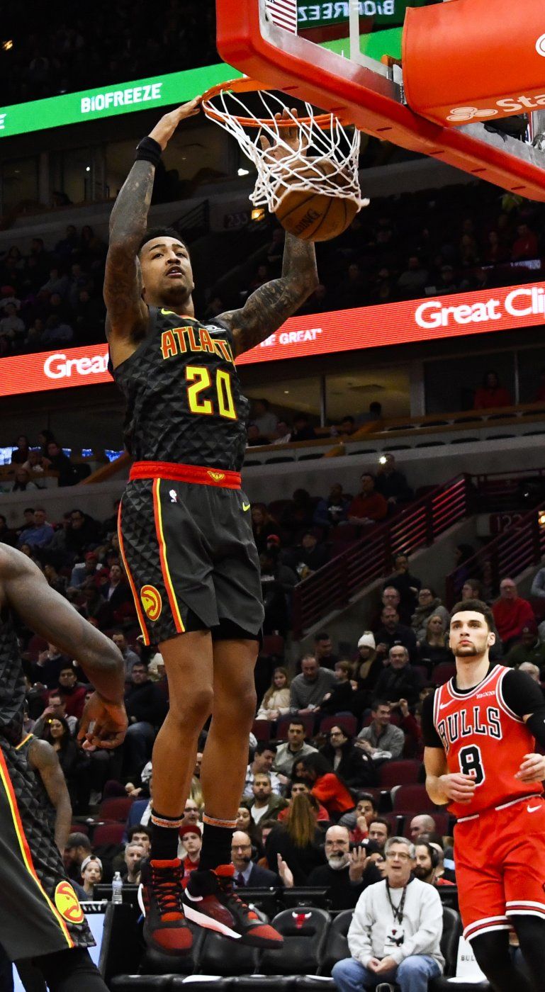 Collins marca 35 puntos y Hawks apalea 121-101 a Bulls