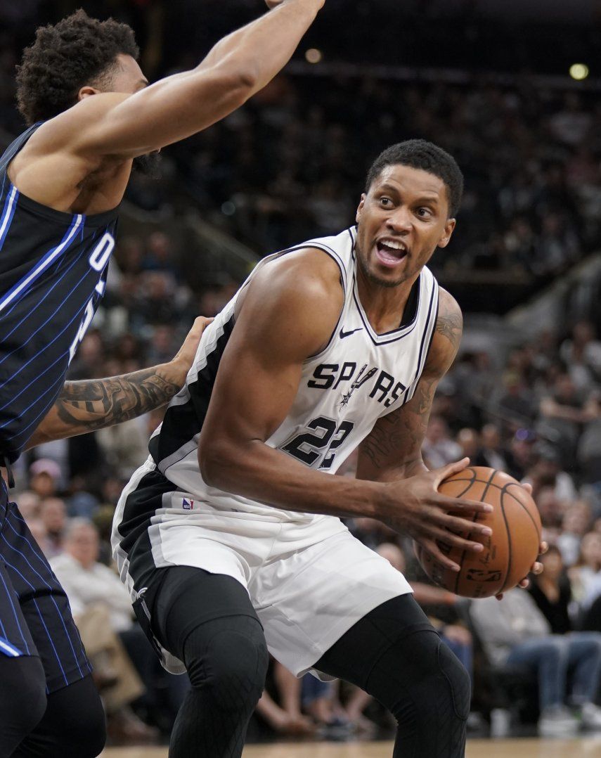 Aldridge ayuda a que Spurs ganen al fin