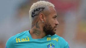Al estilo de Batman, Neymar estrena look con Brasil