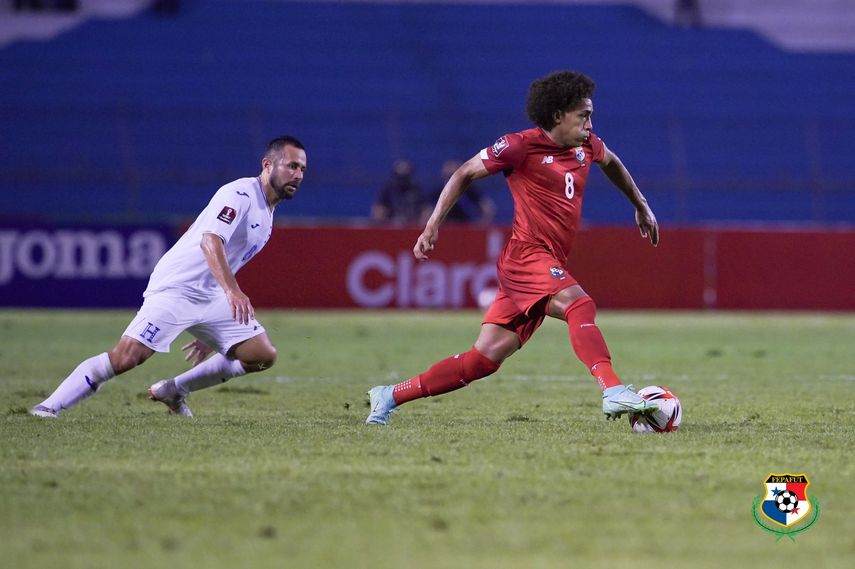 EL DIFERENTE. Adalberto Carrasquilla elogiado en redes sociales