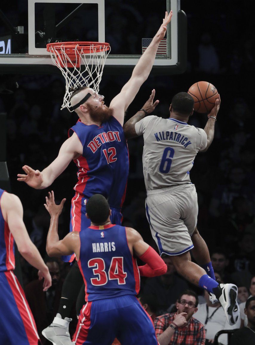 Lopez consigue doble-doble en triunfo de Nets ante Pistones
