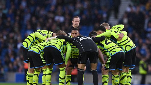El Arsenal golea al Brighton y espera el tropiezo del Liverpool